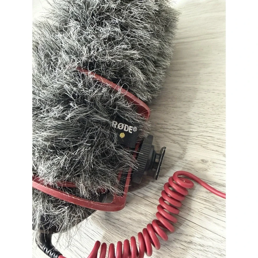 Rode VideoMicro Compact On-Camera Shotgun Mic Deadcat Windscreen Coiled Cable